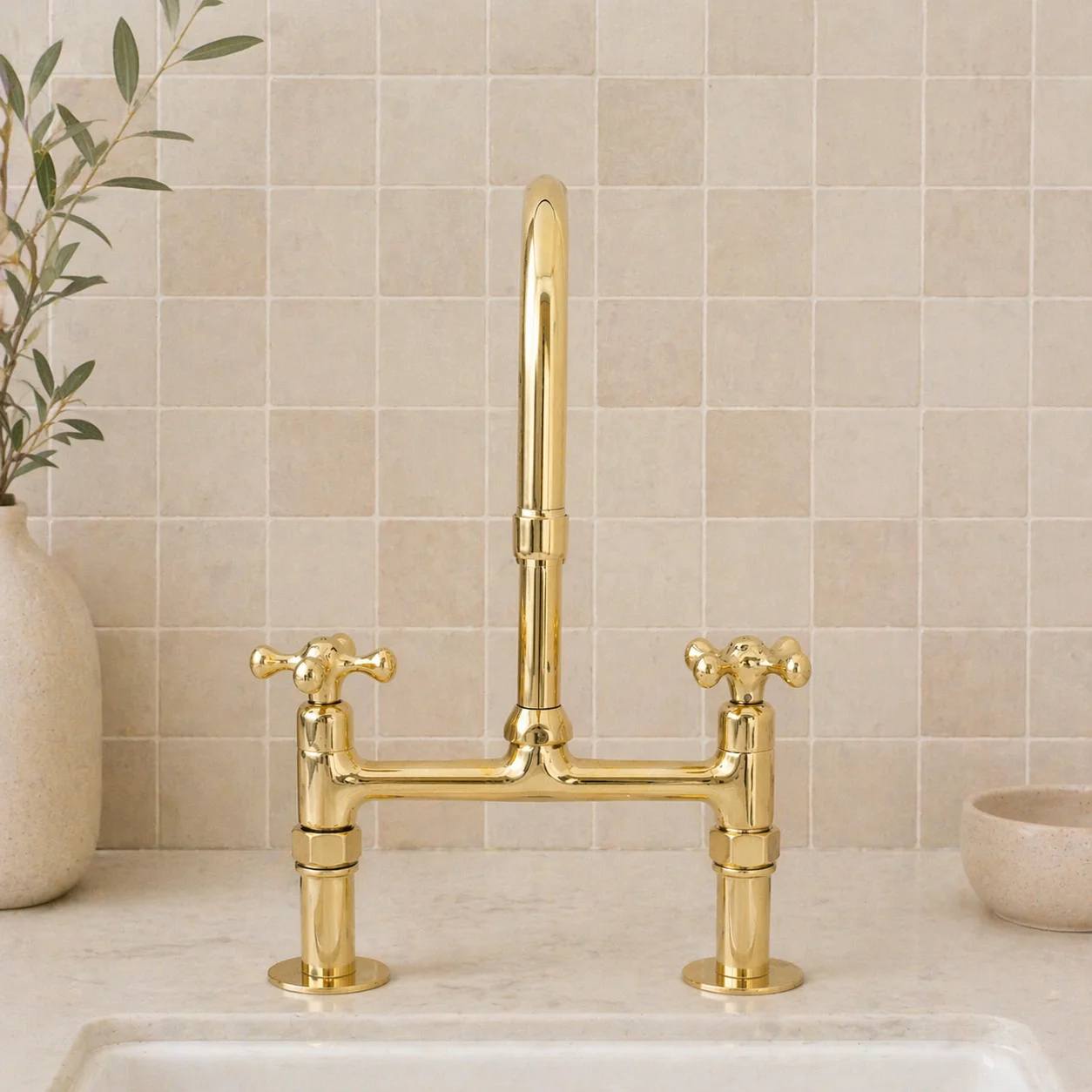 Solid brass kitchen tap